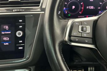 Volkswagen Tiguan 2.0 TSi 230 4Motion SEL 5dr DSG