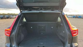 Volvo XC40 2.0 B4P Inscription 5dr Auto