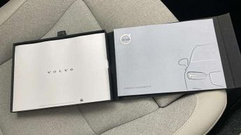 Volvo XC40 2.0 T4 Momentum Pro 5dr AWD Geartronic