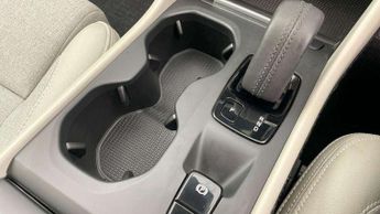 Volvo XC40 2.0 T4 Momentum Pro 5dr AWD Geartronic