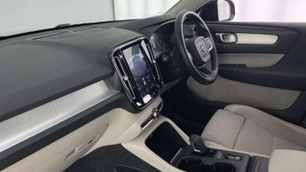 Volvo XC40 2.0 T4 Momentum Pro 5dr AWD Geartronic