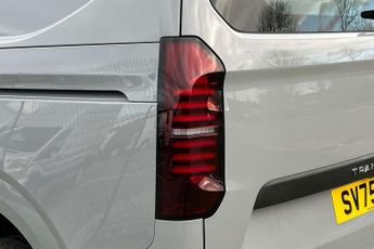 Volkswagen Transporter 2.0 TDI 150 Commerce Plus Van 4MOTION Auto