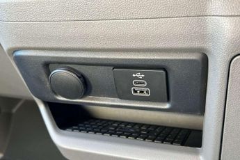 Volkswagen Transporter 2.0 TDI 150 Commerce Plus Van 4MOTION Auto