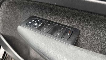 Volvo XC40 1.5 T3 [163] R DESIGN 5dr Geartronic