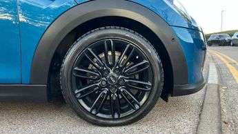 MINI Hatchback 5dr 1.5 Cooper Exclusive 5dr Auto