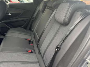 Peugeot 3008 1.2 PureTech Allure Premium+ 5dr EAT8