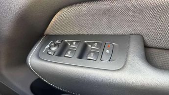 Volvo XC60 2.0 T6 Recharge PHEV R DESIGN 5dr AWD Auto