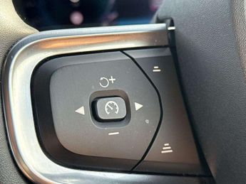 Volvo XC40 2.0 B4P Plus Dark 5dr AWD Auto