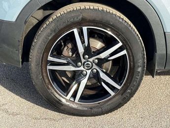 Volvo XC40 2.0 B4P Plus Dark 5dr AWD Auto