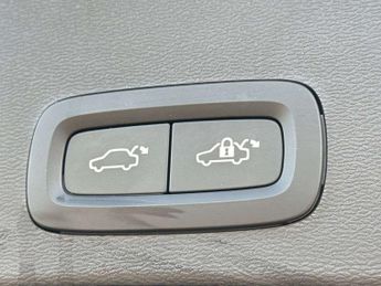 Volvo XC40 2.0 B4P Plus Dark 5dr AWD Auto