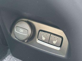 Volvo XC40 2.0 B4P Plus Dark 5dr AWD Auto