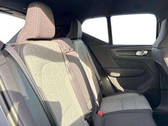 Volvo XC40 2.0 B4P Plus Dark 5dr AWD Auto