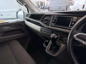 Volkswagen Transporter 2.0 TDI 150 Highline Kombi Van DSG