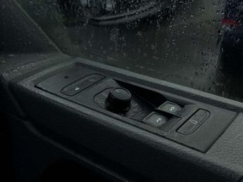 Volkswagen Transporter 2.0 TDI 150 Highline Kombi Van DSG