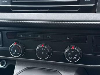 Volkswagen Transporter 2.0 TDI 150 Highline Kombi Van DSG