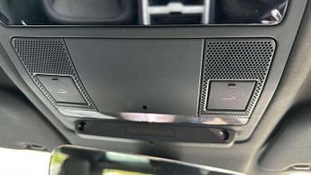 Land Rover Defender 3.0 D250 X-Dynamic SE 90 3dr Auto