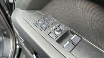 Land Rover Defender 3.0 D250 X-Dynamic SE 90 3dr Auto