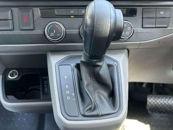 Volkswagen Transporter 2.0 TDI 150 Highline Kombi Van DSG