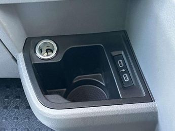 Volkswagen Transporter 2.0 TDI 150 Highline Kombi Van DSG