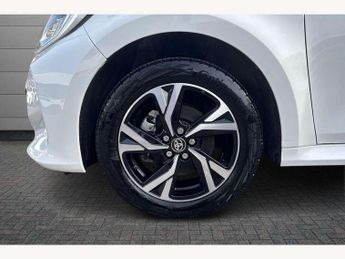 Toyota Yaris 1.5 Hybrid Design 5dr CVT