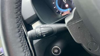 Volvo XC40 2.0 B3P Plus Dark 5dr Auto