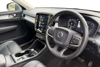 Volvo XC40 2.0 T4 Momentum 5dr AWD Geartronic