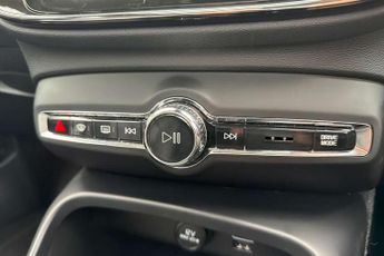 Volvo XC40 2.0 T4 Momentum 5dr AWD Geartronic