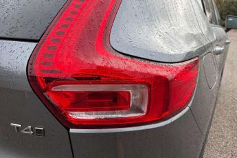 Volvo XC40 2.0 T4 Momentum 5dr AWD Geartronic