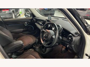MINI Hatchback 5dr 1.5 Cooper Classic 5dr Auto