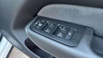 Volvo XC60 2.0 B5P [250] R DESIGN 5dr AWD Geartronic