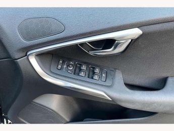 Volvo V40 T3 [152] Momentum 5dr Geartronic