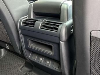 Land Rover Defender 2.0 P400e X-Dynamic HSE 110 5dr Auto