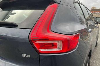 Volvo XC40 2.0 B4P Momentum 5dr Auto [7 speed]
