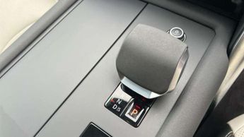 Land Rover Discovery 3.0 D300 R-Dynamic SE 5dr Auto