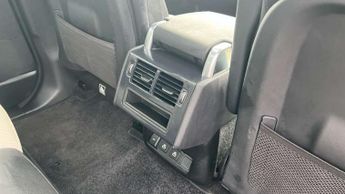 Land Rover Discovery 3.0 D300 R-Dynamic SE 5dr Auto