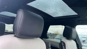 Land Rover Discovery 3.0 D300 R-Dynamic SE 5dr Auto