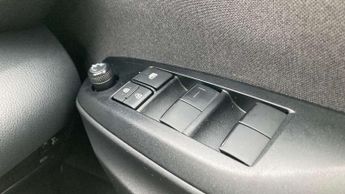 Toyota Yaris 1.5 Hybrid Design 5dr CVT