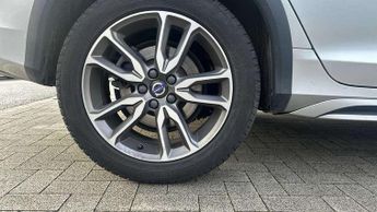 Volvo V60 Cross Country D4 [190] Cross Country Lux Nav 5dr Geartronic