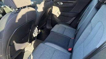 Volvo XC40 2.0 B3P Plus Dark 5dr Auto