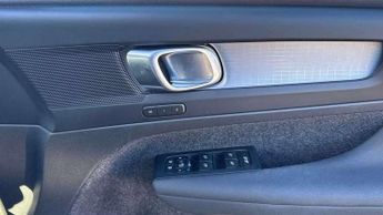 Volvo XC40 2.0 B3P Plus Dark 5dr Auto