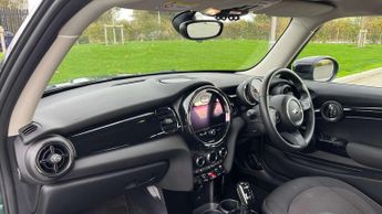 MINI Hatchback 1.5 Cooper Classic 3dr Auto