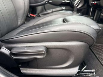 MINI Hatchback 5dr 2.0 Cooper S Exclusive 5dr Auto