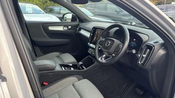 Volvo XC40 2.0 B3P Plus Dark 5dr Auto