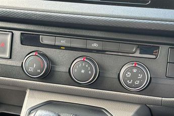 Volkswagen Transporter 2.0 BiTDI 204 Highline Kombi Van DSG