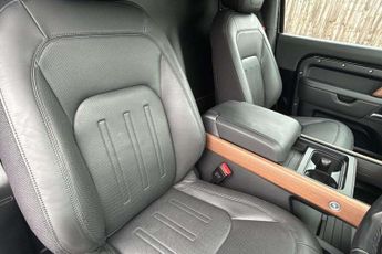 Land Rover Defender 3.0 D300 Hard Top X Auto