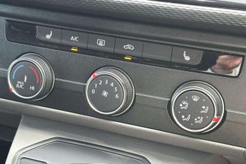 Volkswagen Transporter 2.0 BiTDI 204 Highline Kombi Van DSG