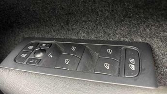 Volvo XC40 Recharge 1.5 T4 Recharge PHEV Plus Dark 5dr Auto