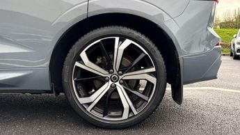 Volvo XC60 2.0 B4D R DESIGN Pro 5dr AWD Geartronic