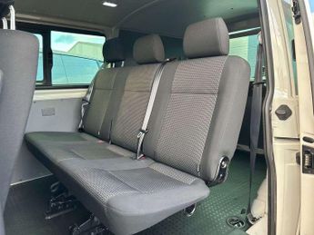 Volkswagen Transporter 2.0 TDI 150 Highline Kombi Van DSG