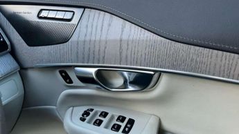 Volvo XC90 2.0 B5P Plus Edition Dark 5dr AWD Geartronic